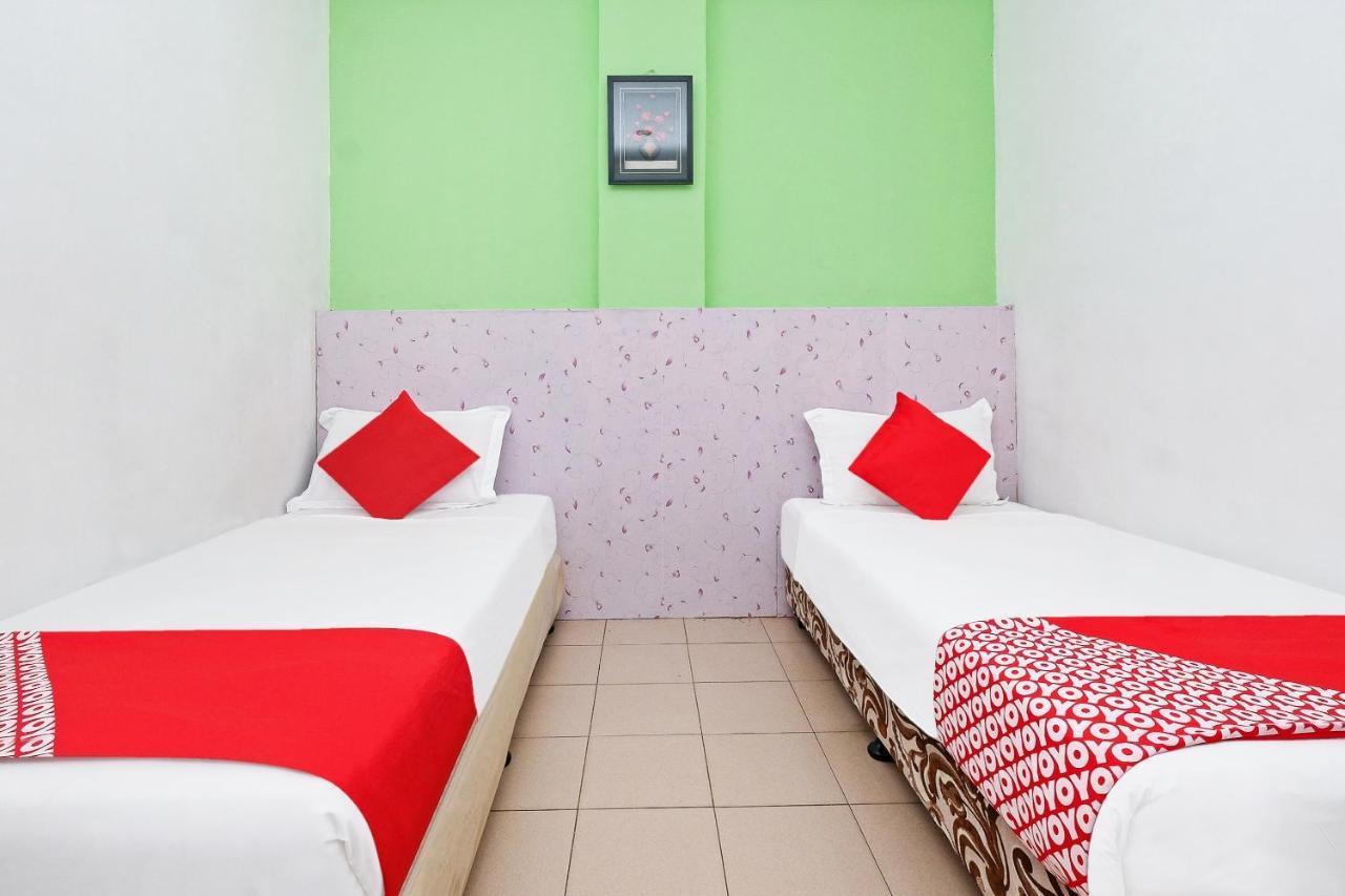 Oyo 850 Gold Star Hotel Chukai Exterior foto